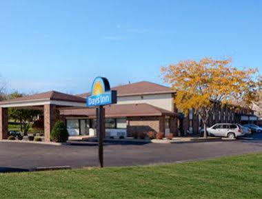 Days Inn By Wyndham Stoughton Wi. Exterior foto