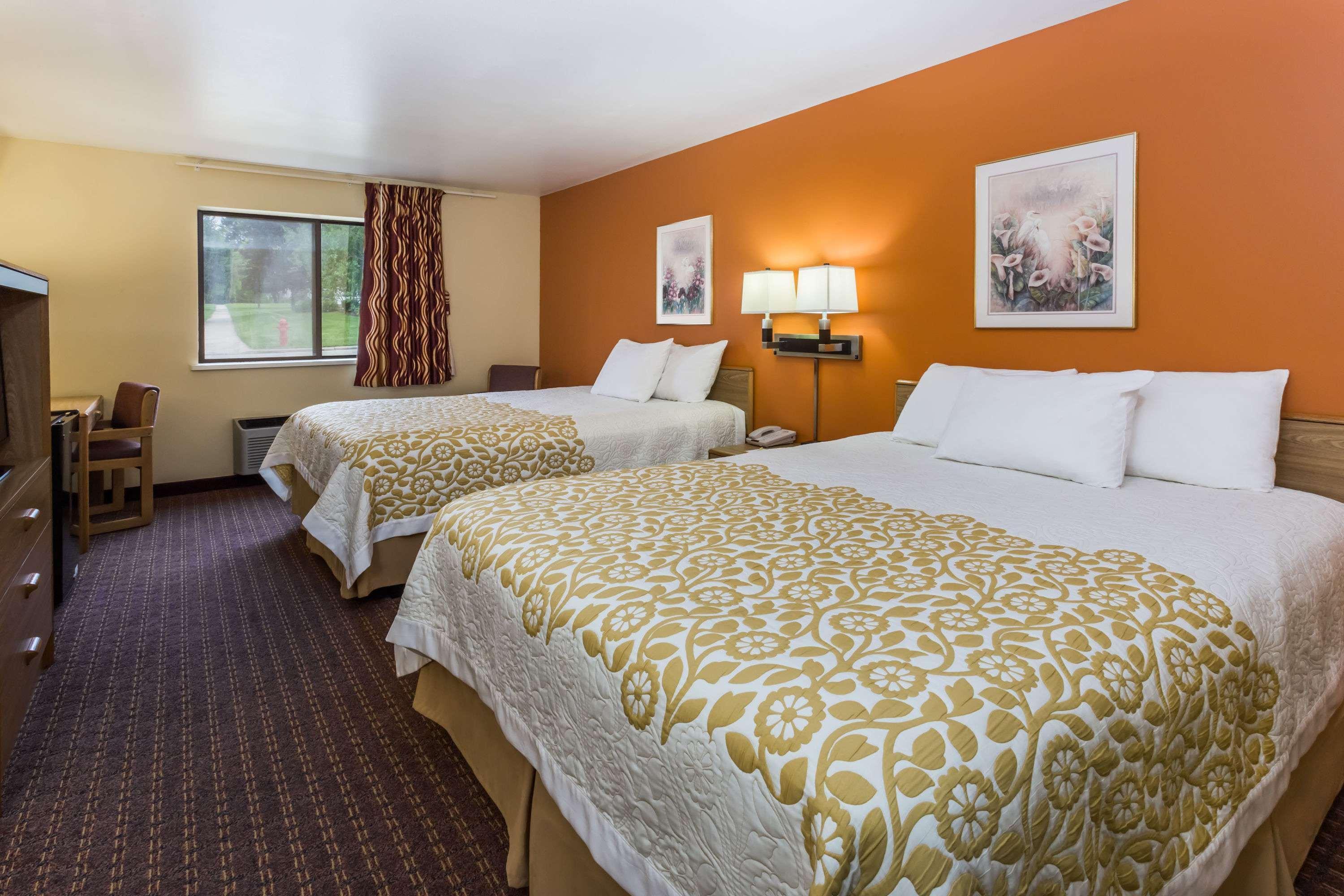 Days Inn By Wyndham Stoughton Wi. Exterior foto